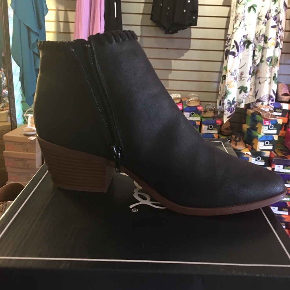 Last 1 Size 6 Qupid Black Distressed Black Bootie - Picture 6 of 7